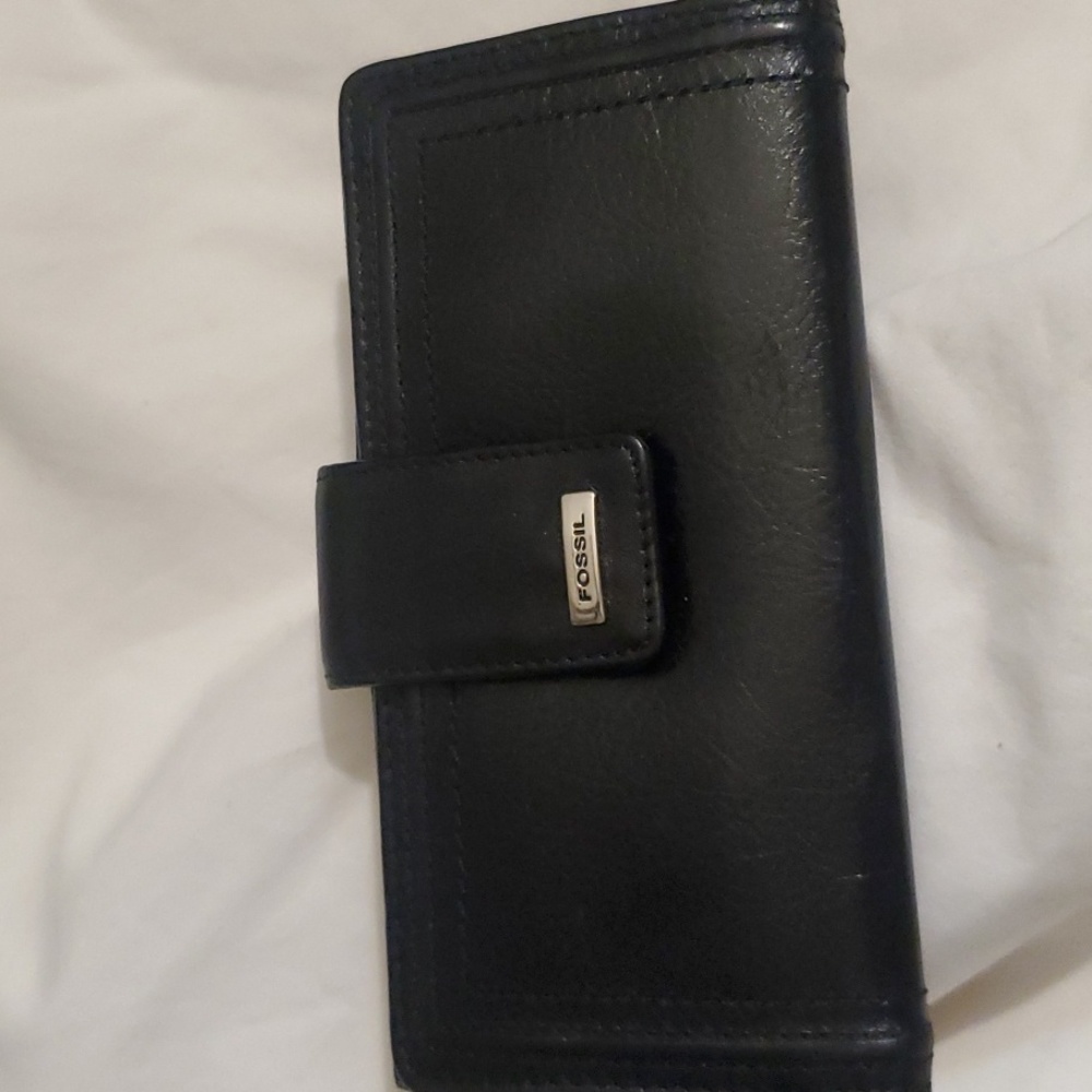 FOSSIL GENUINE LEATHER WALLET
